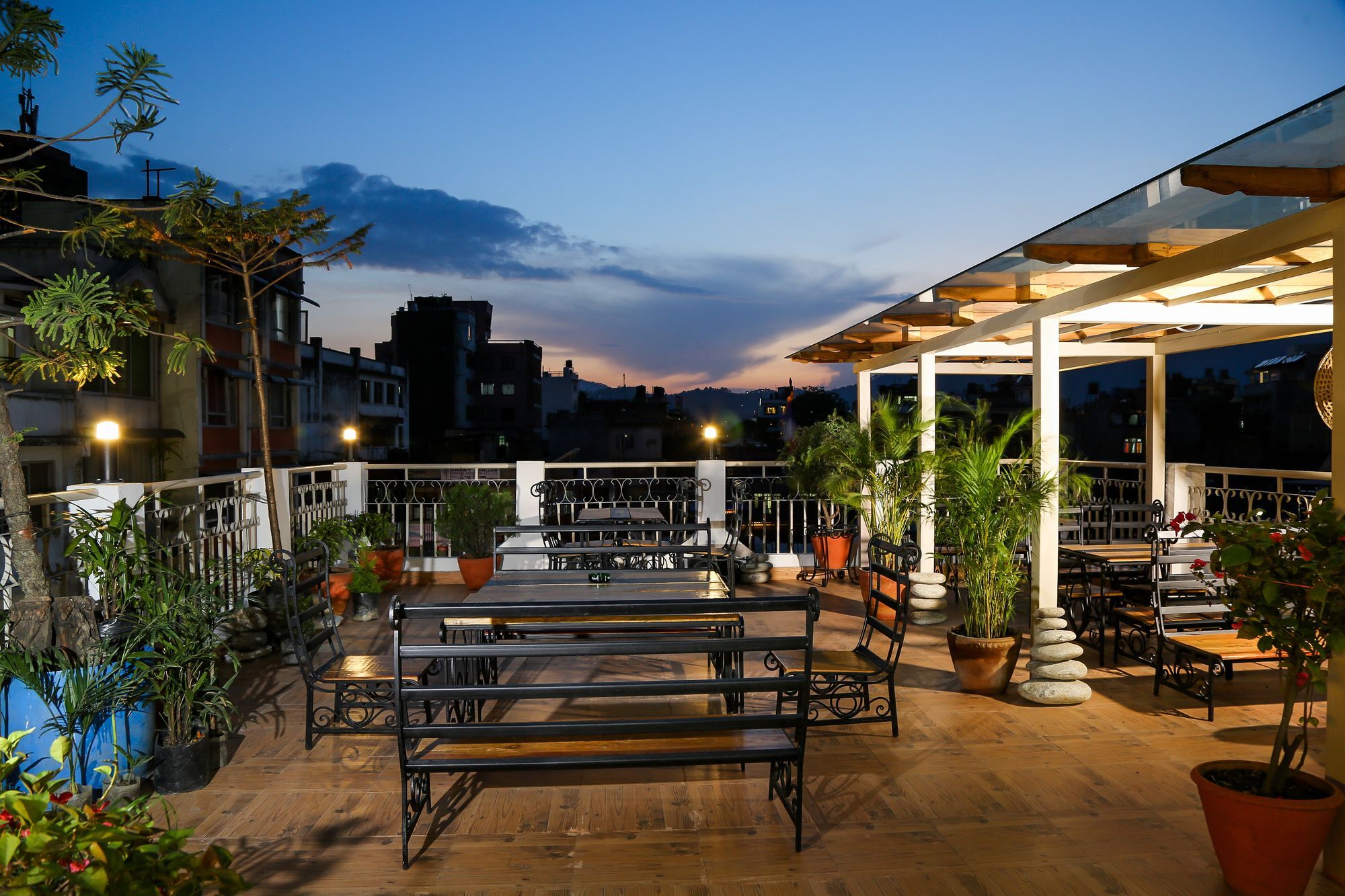 Hotel Himalayan Oasis Катманду Екстериор снимка