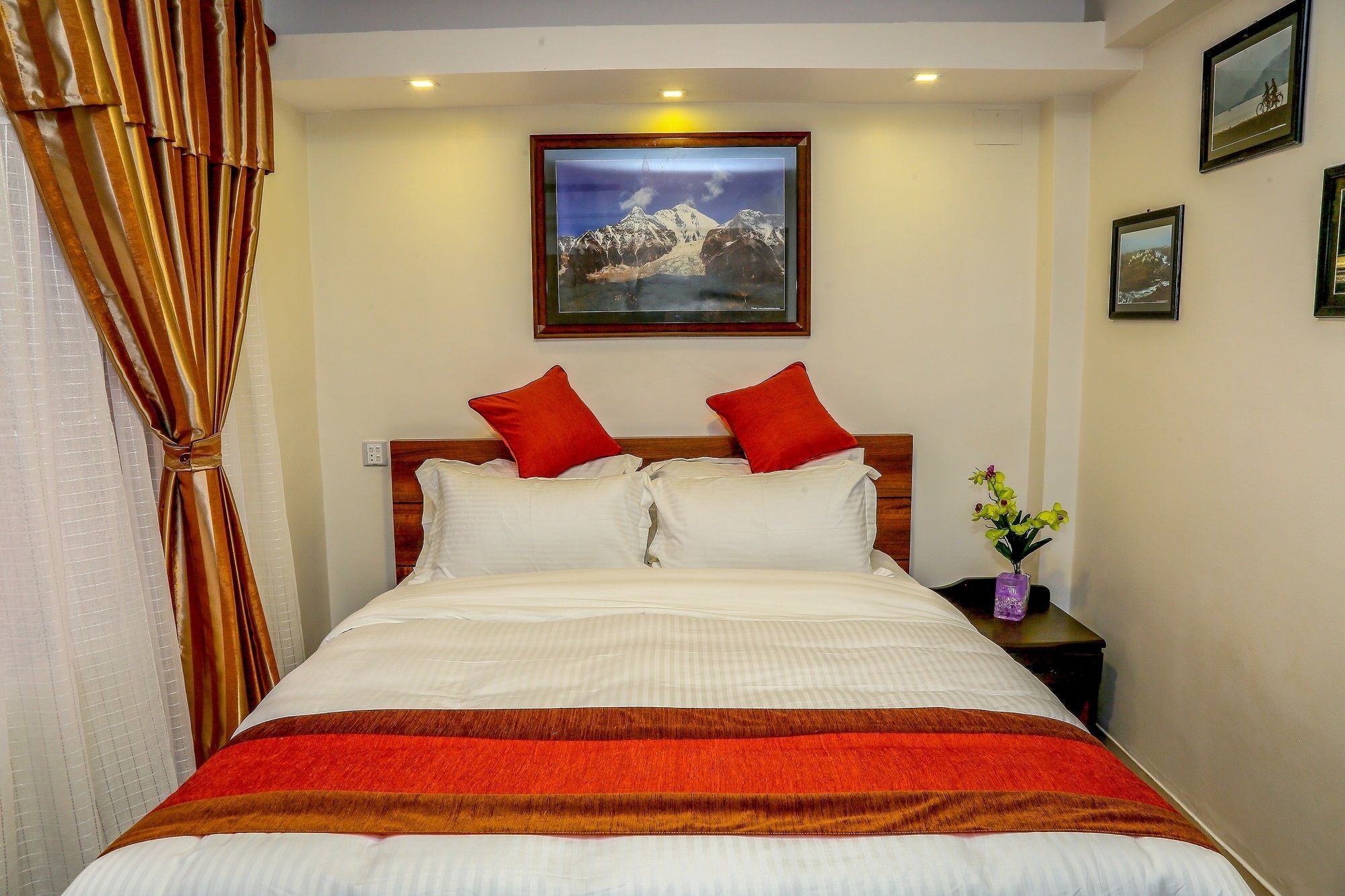 Hotel Himalayan Oasis Катманду Екстериор снимка